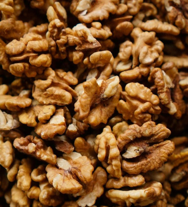 Pourquoi la noix de Grenoble est l’ingrédient idéal pour la peau ? Comparaison avec le raisin et le lin