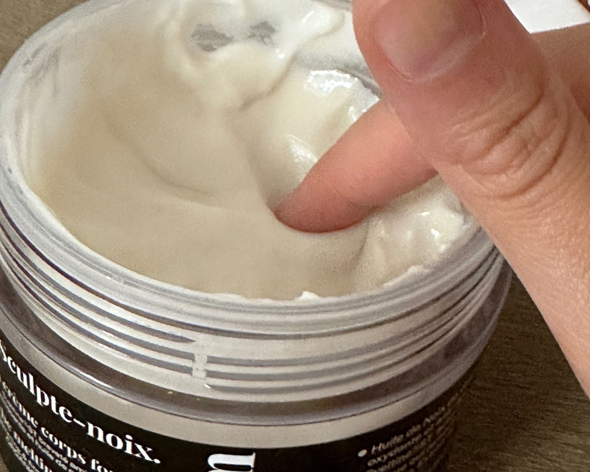 Pourquoi Créer une Marque de Cosmétique à Base de Noix de Grenoble : L'Histoire et les Bienfaits de Novëm - Novëm