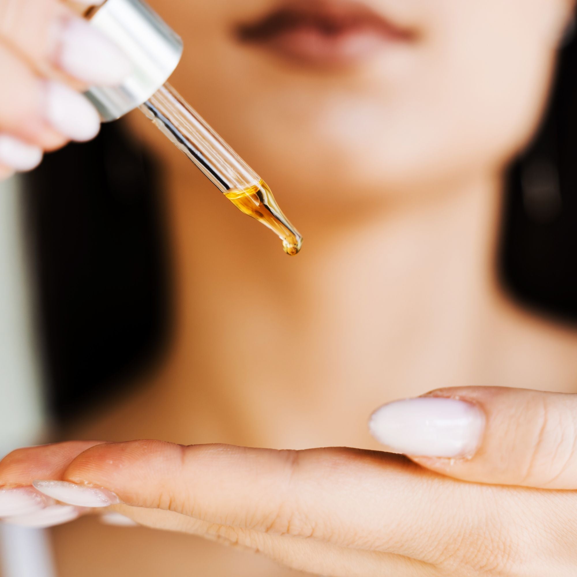 Quels bienfaits d'utiliser une huile visage en été ? - Novëm