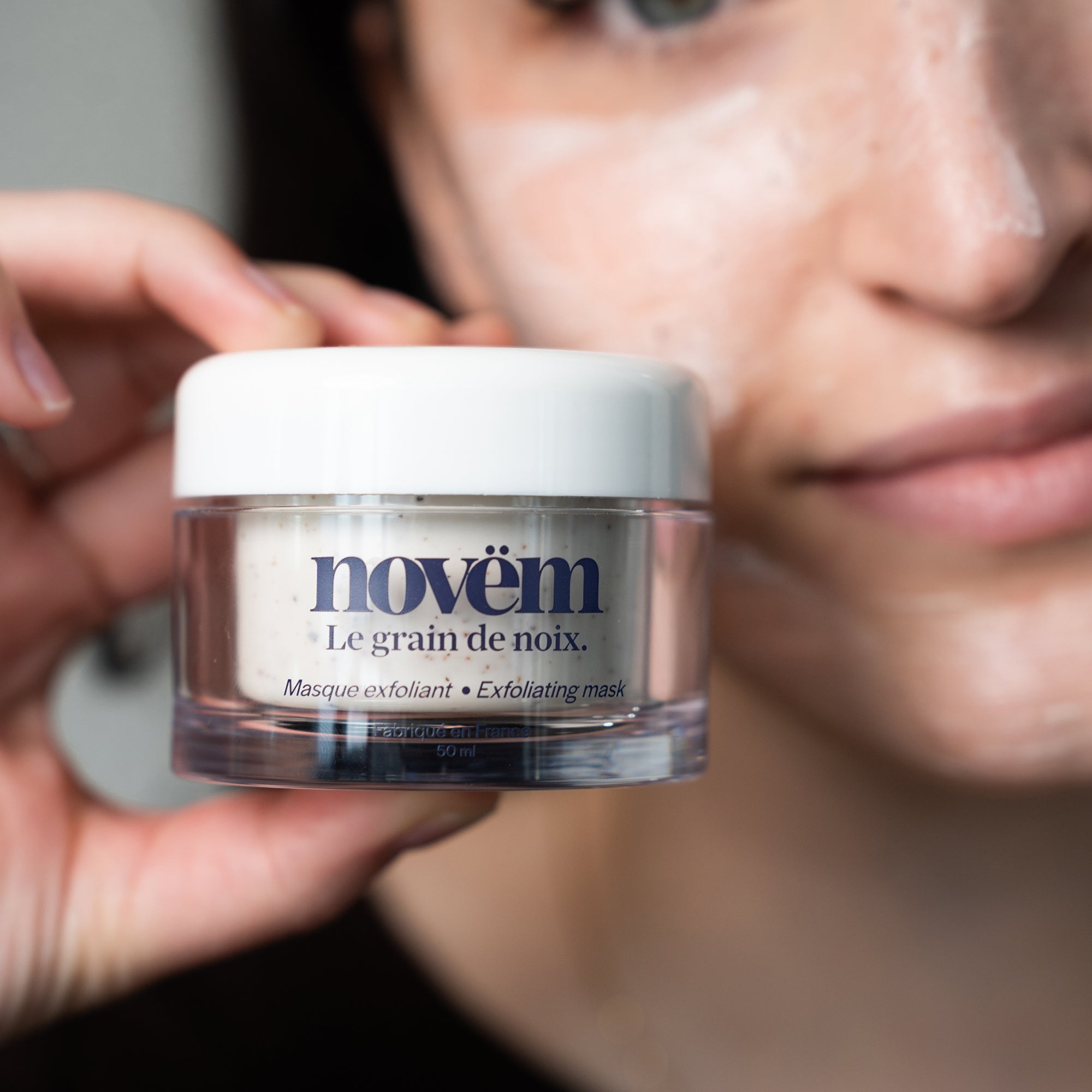 Masque Gommage Doux Peau Sensible à la Noix de Grenoble, format voyage