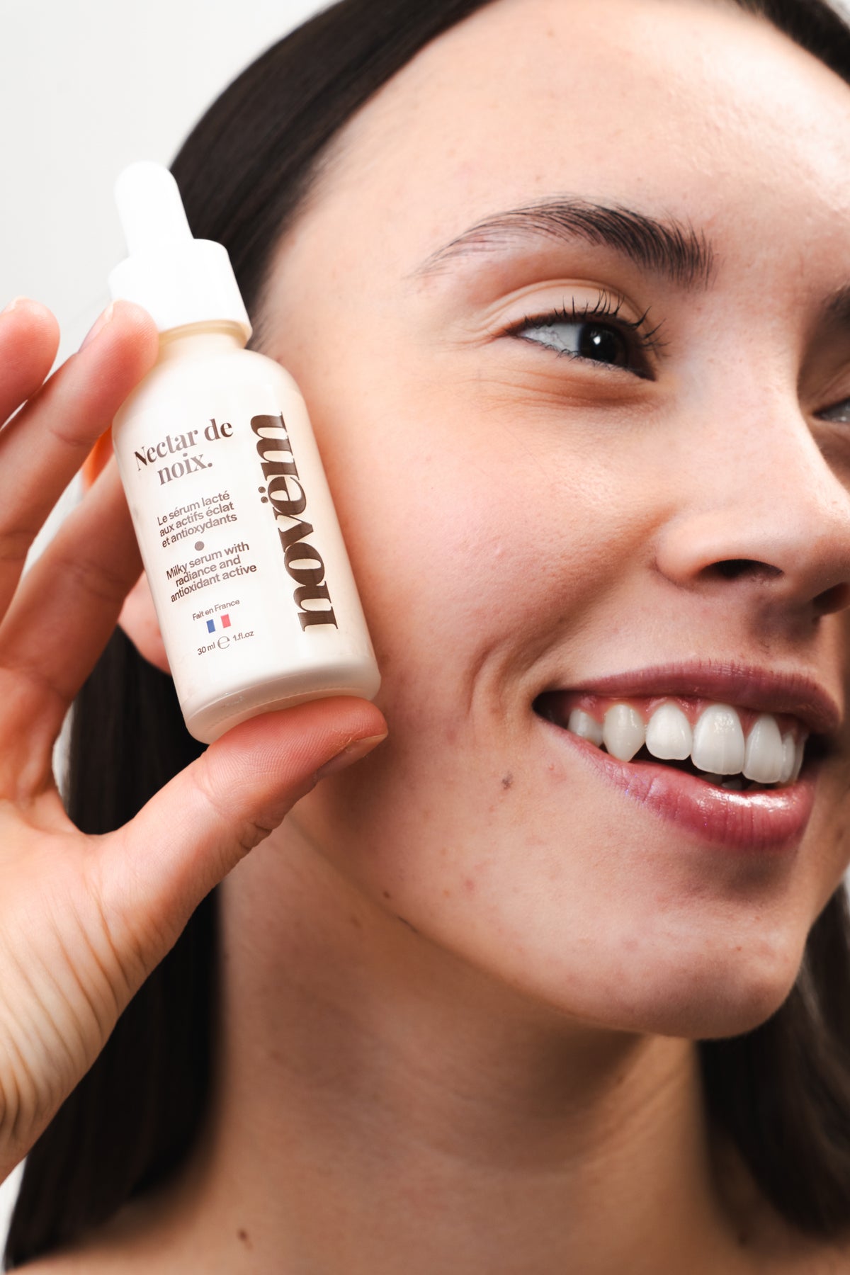 <p>Rougeurs <strong>apaisées</strong>.<br/>Peau <strong>réparée.</strong><br/>La noix <strong>agit</strong>.</p>