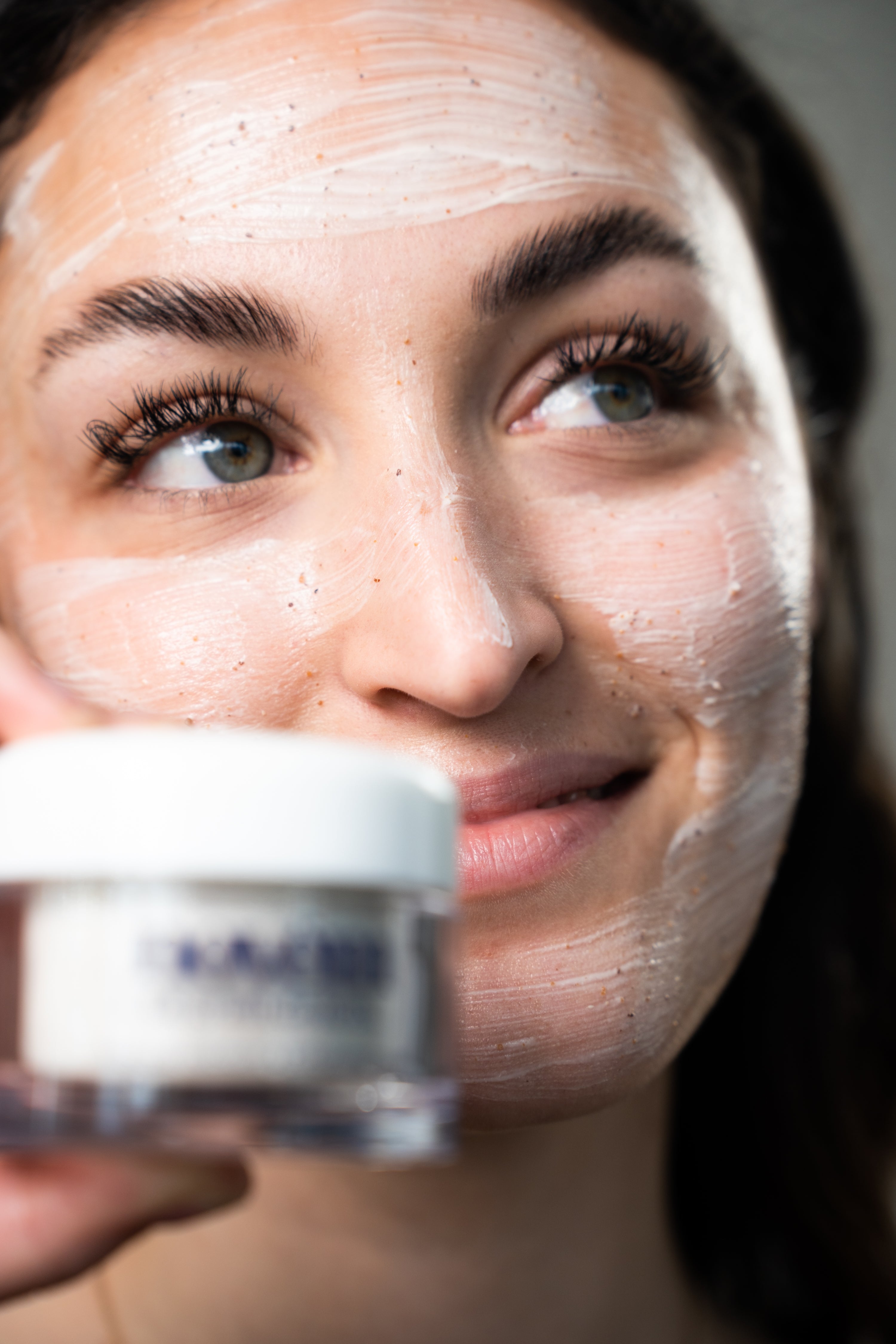 masque exfoliant Novem poudre de coquille de noix