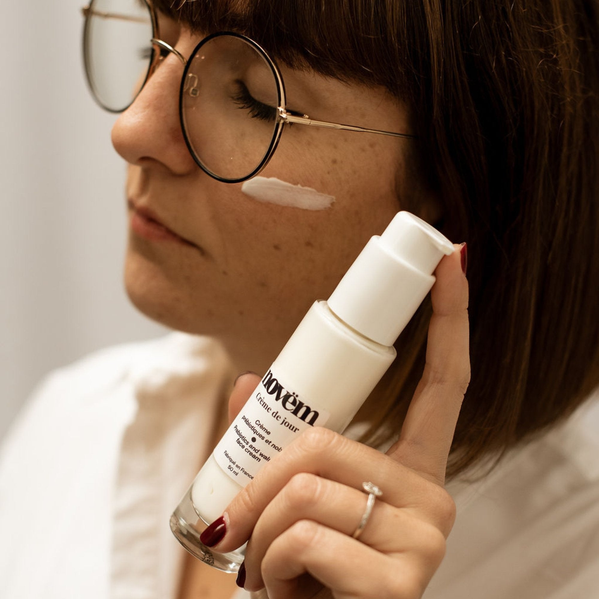 Crème de Jour Enrichie à l'Huile de Noix, Acide Hyaluronique et Prébiotiques