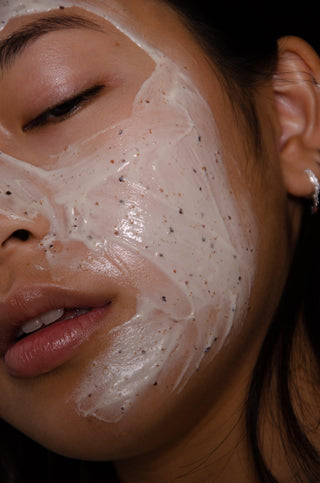 Masque Visage 2-en-1 Exfoliant et Hydratant à l'Huile de Noix de Grenoble BIO et aux Extraits de Framboise